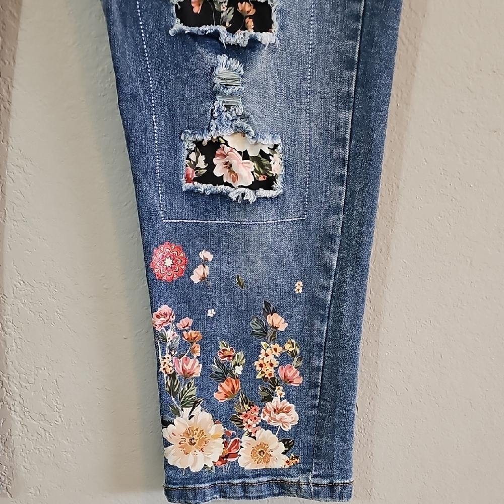 Patchwork Distressed Ankle Jeans With Painted Flo… - image 3